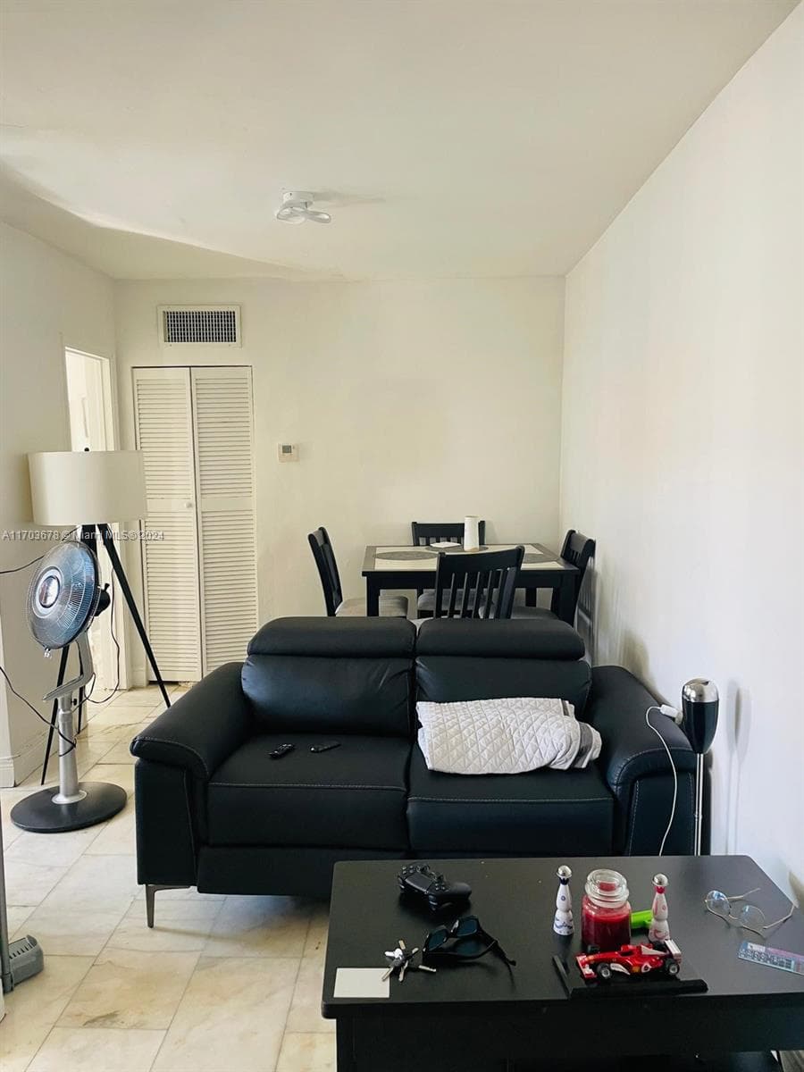 1526 Pennsylvania Ave # 14, Miami Beach FL 33139 — 6