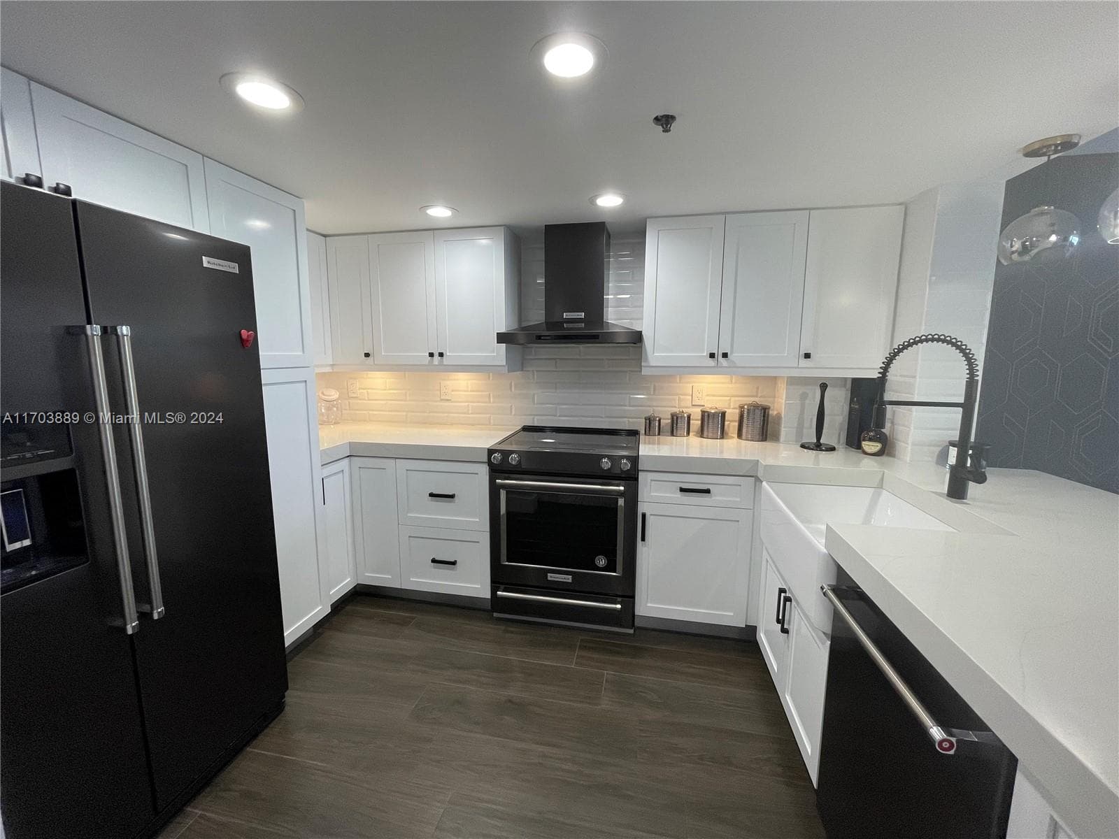 2555 Collins Ave # 1409, Miami Beach FL 33140 — 2