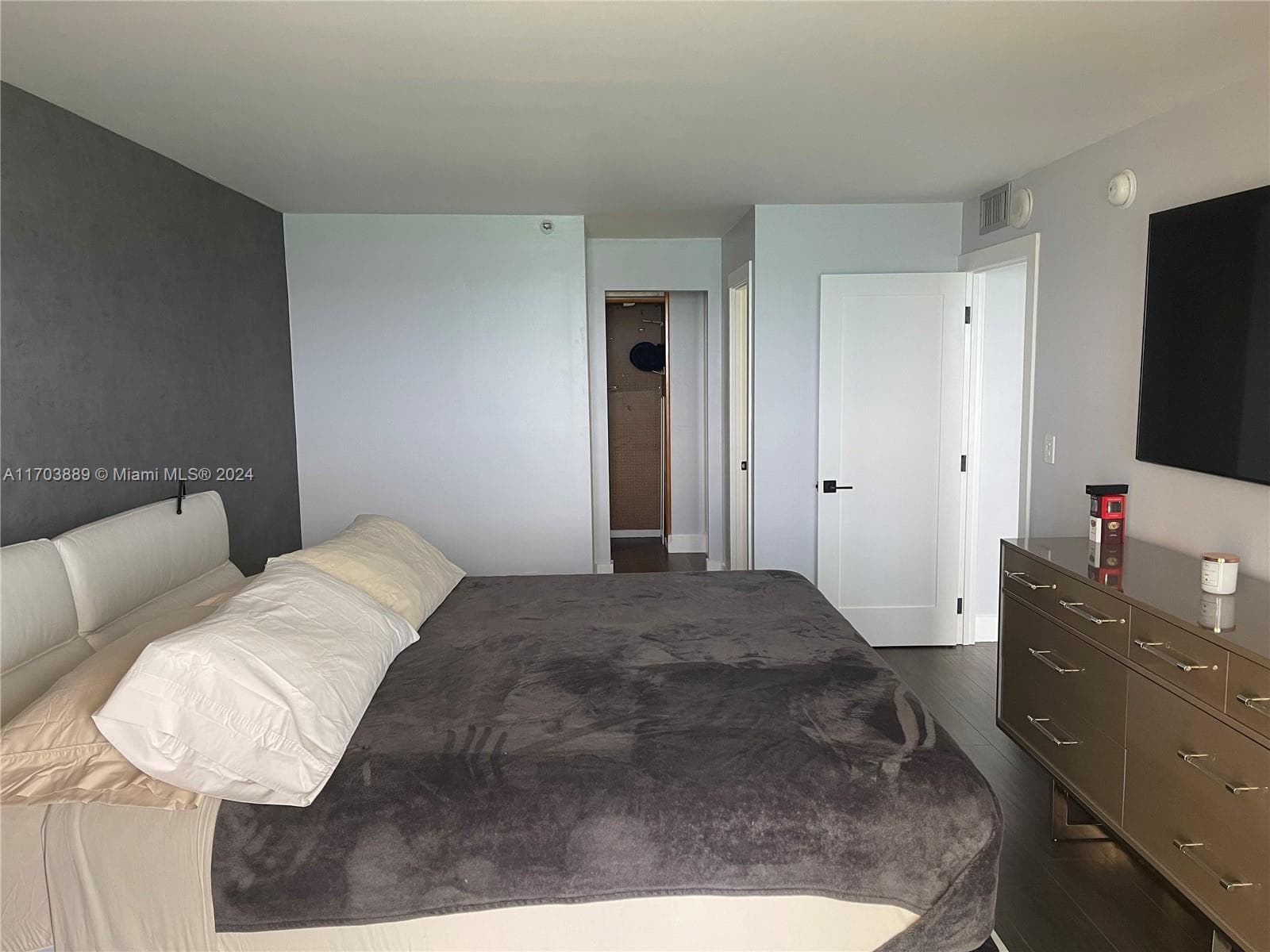 2555 Collins Ave # 1409, Miami Beach FL 33140 — 36