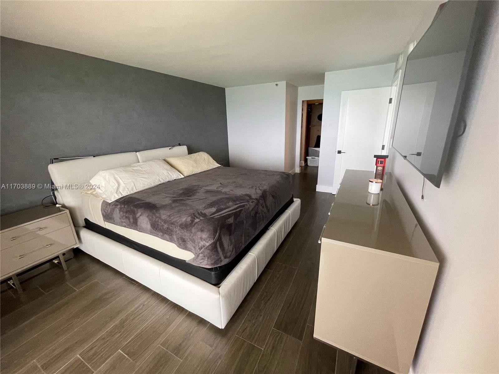 2555 Collins Ave # 1409, Miami Beach FL 33140 — 34