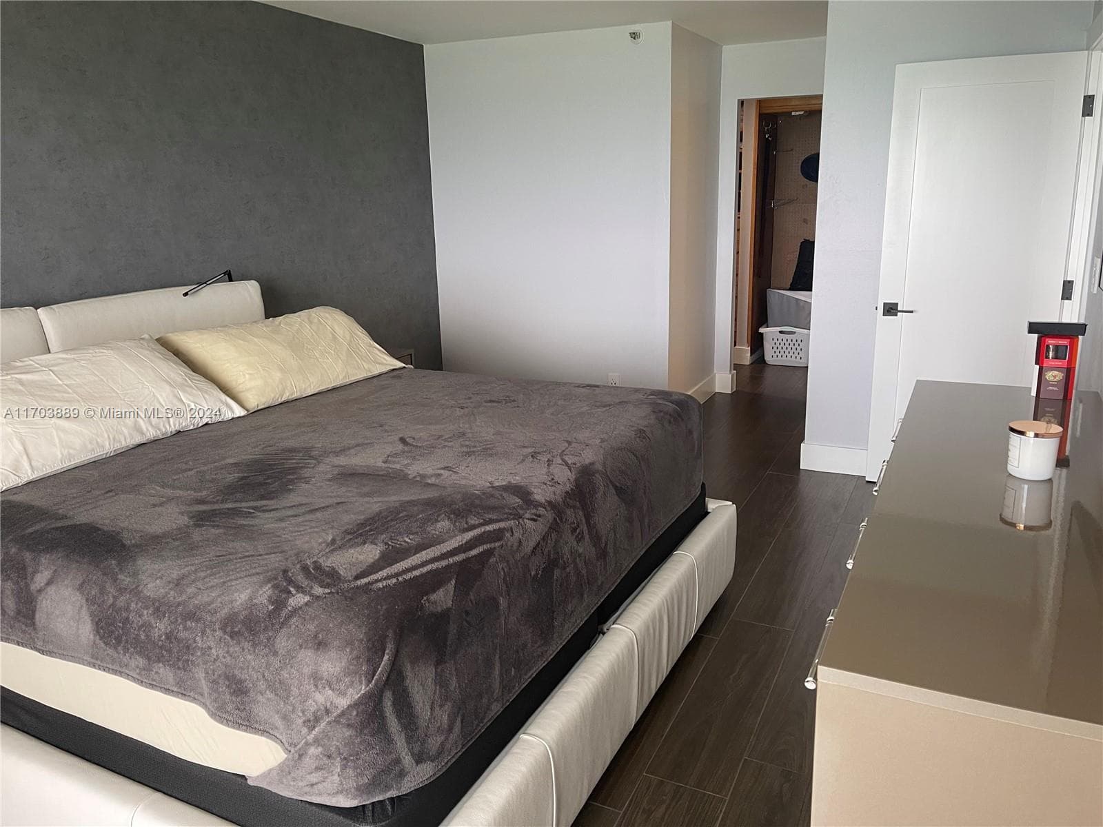 2555 Collins Ave # 1409, Miami Beach FL 33140 — 33