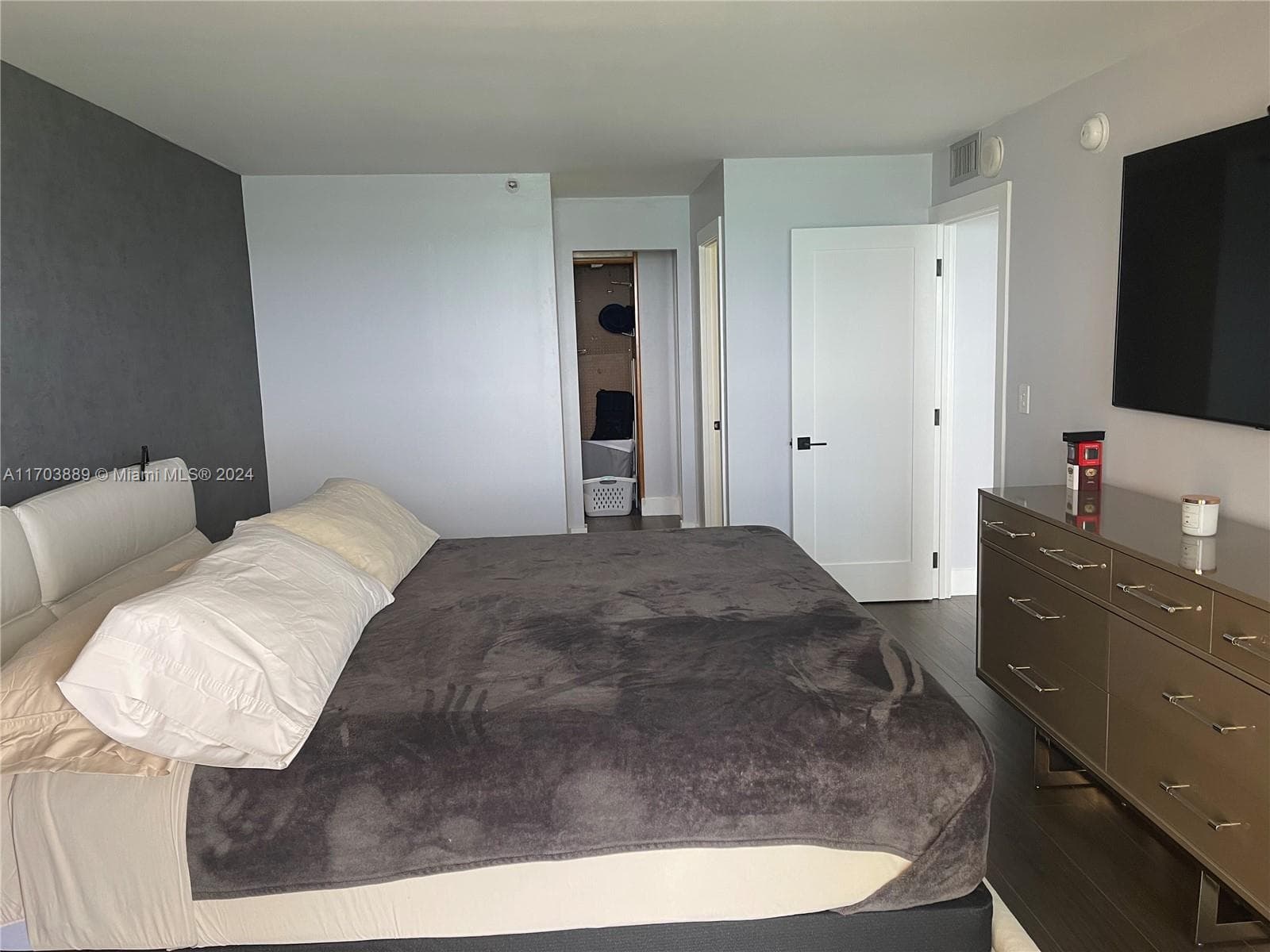 2555 Collins Ave # 1409, Miami Beach FL 33140 — 35