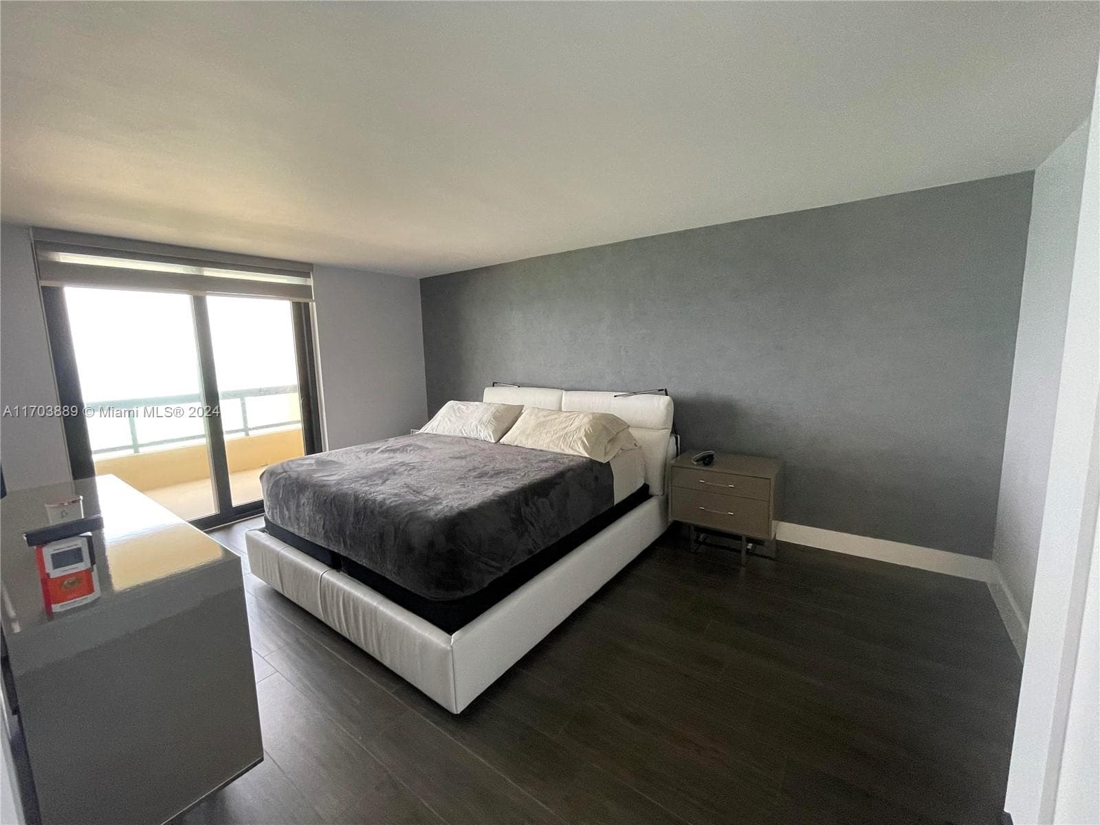 2555 Collins Ave # 1409, Miami Beach FL 33140 — 25