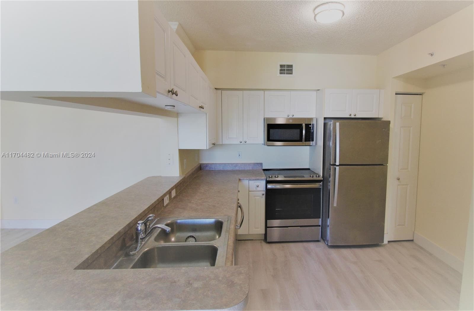 17150 N Bay Rd # 2612, Sunny Isles Beach FL 33160 — 16