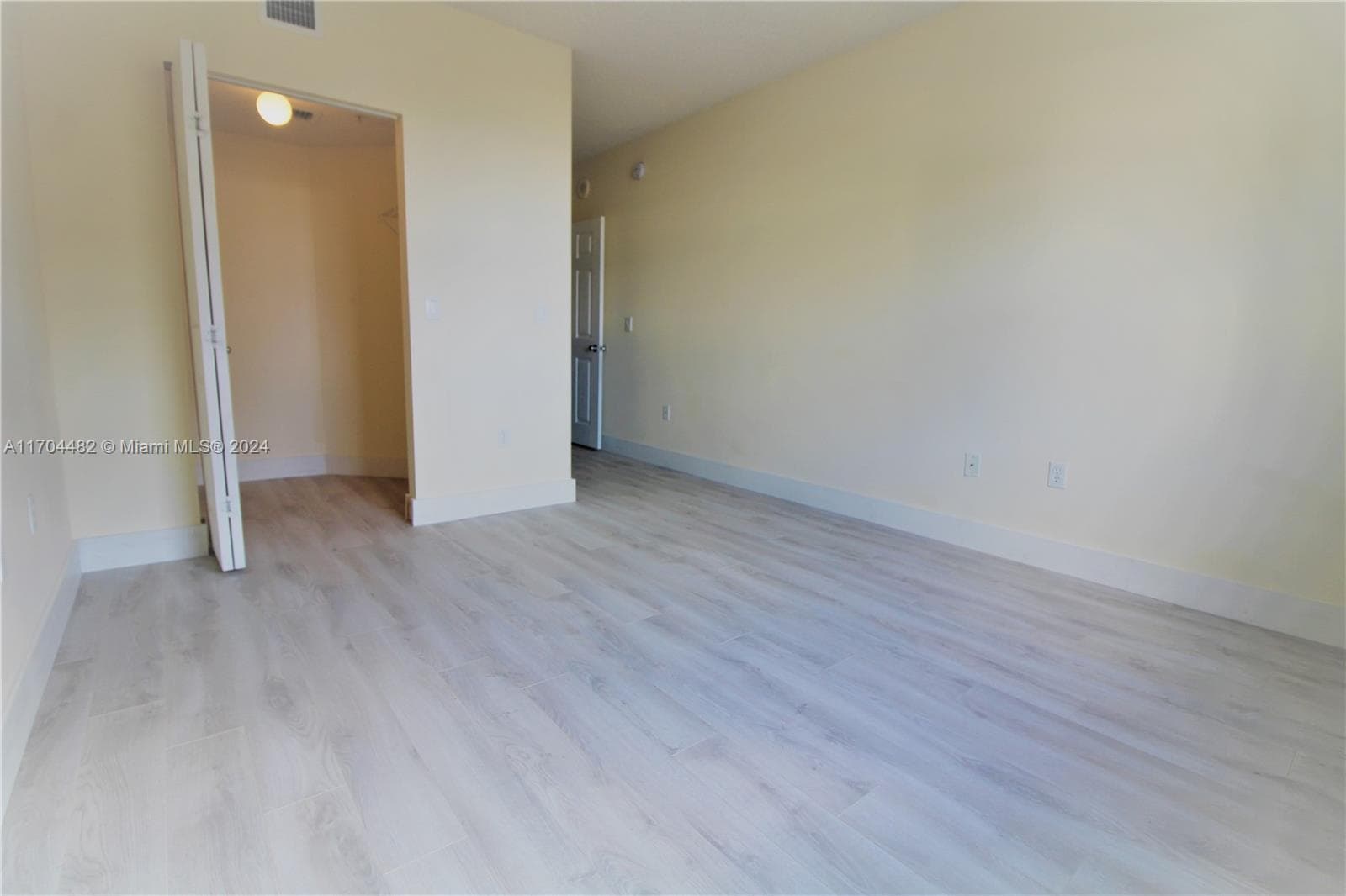 17150 N Bay Rd # 2612, Sunny Isles Beach FL 33160 — 26