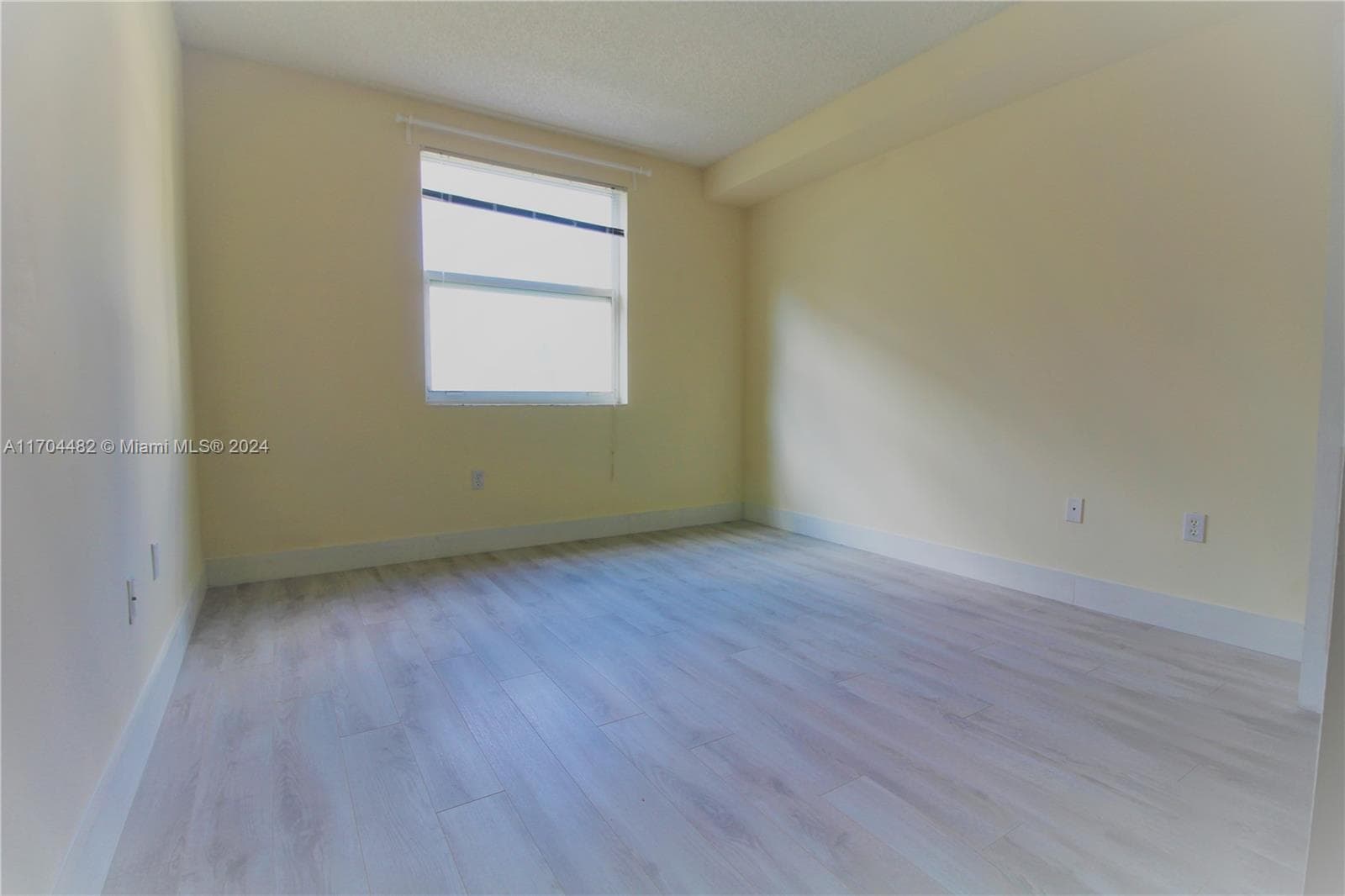 17150 N Bay Rd # 2612, Sunny Isles Beach FL 33160 — 25