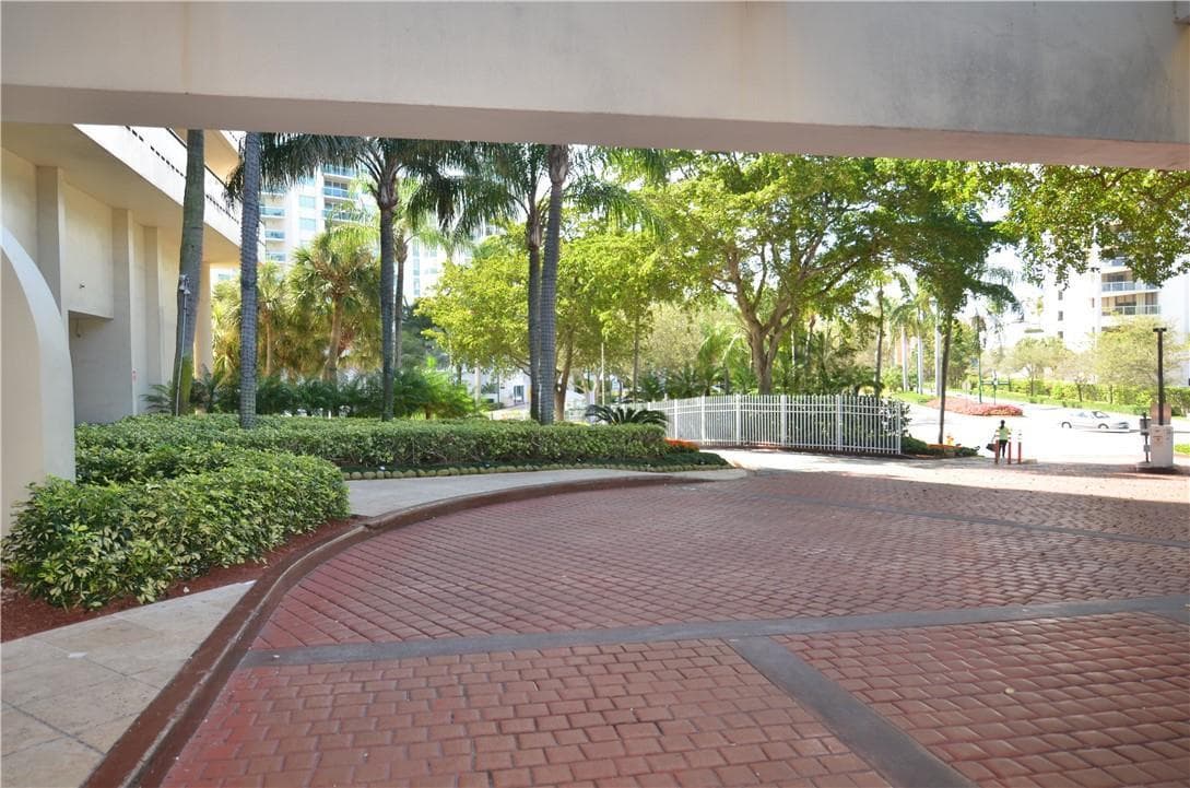 19355 Turnberry Way # L, Aventura FL 33180 — 36