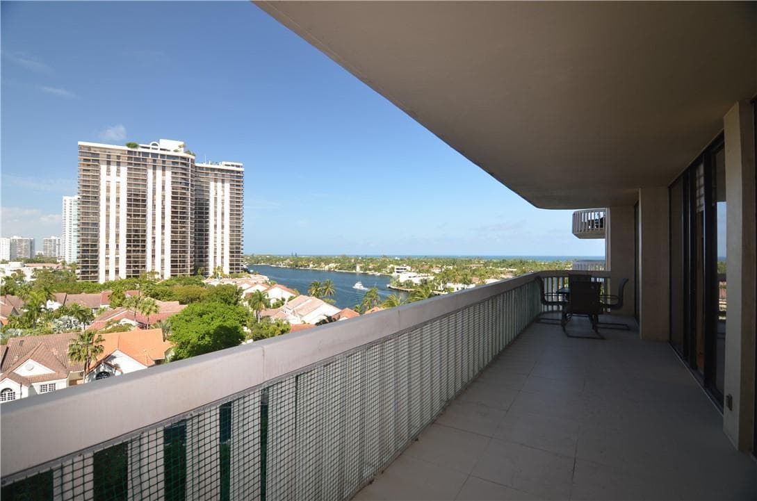 19355 Turnberry Way # L, Aventura FL 33180 — 32