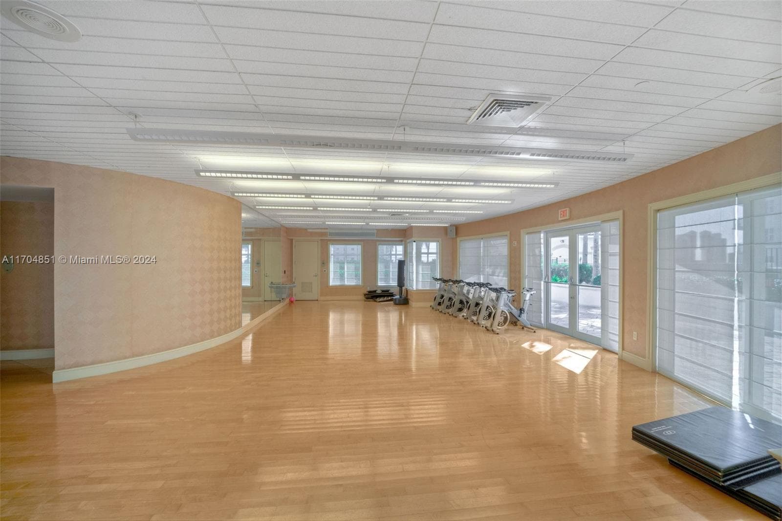 19900 E Country Club Dr # 610, Aventura FL 33180 — 49