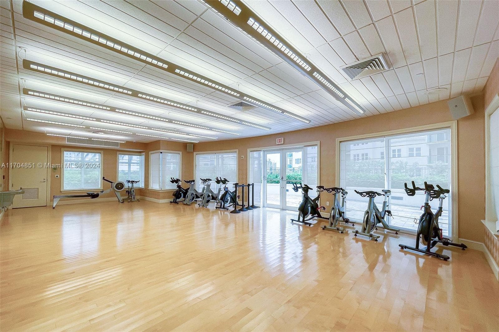 19900 E Country Club Dr # 610, Aventura FL 33180 — 40