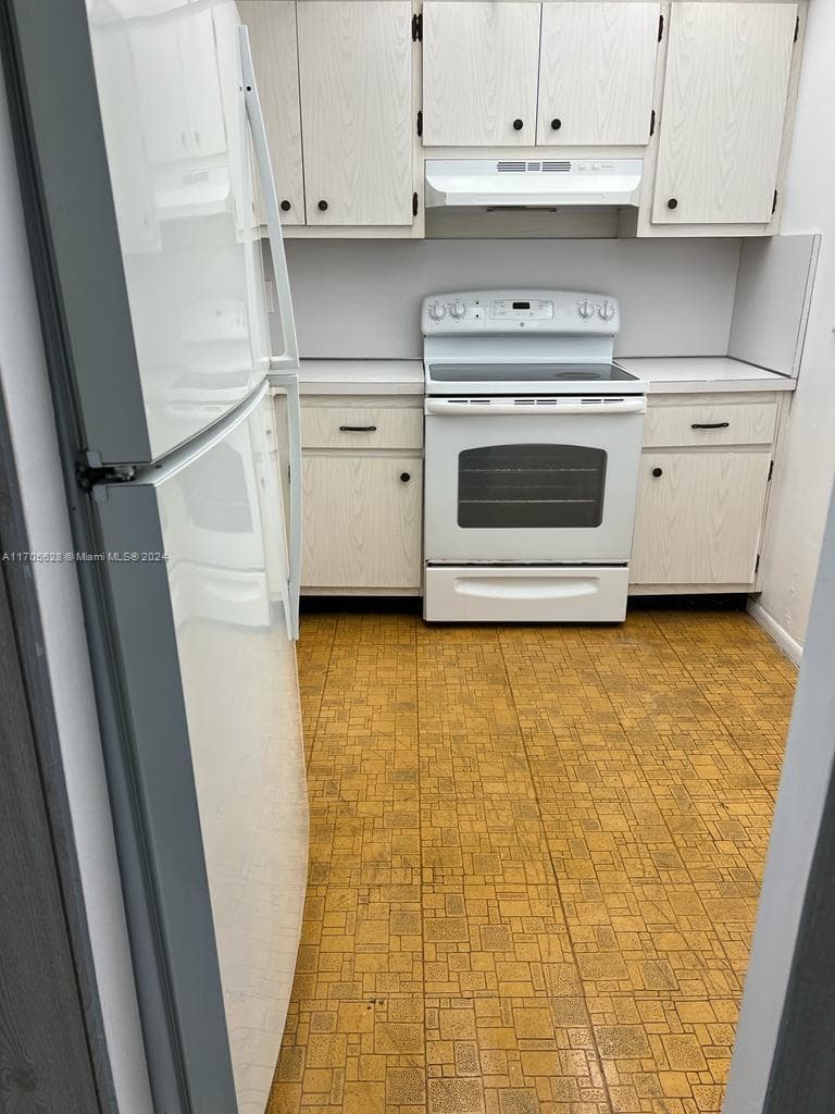 15600 NW 7th Ave # 821, Miami FL 33169 — 3