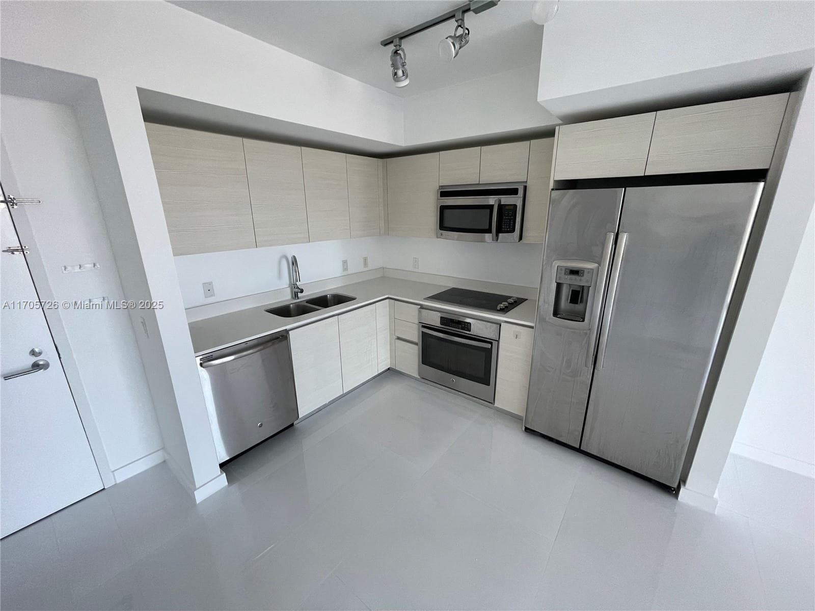 4250 Biscayne Blvd # 1104, Miami FL 33137 — 3
