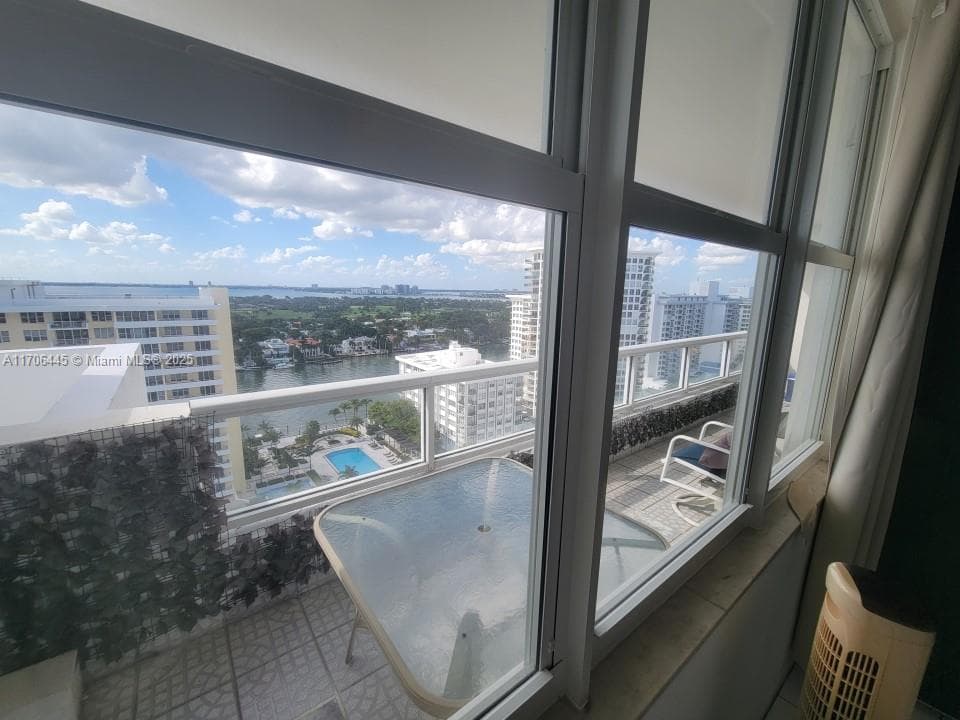 5601 Collins Ave # 9, Miami Beach FL 33140 — 23