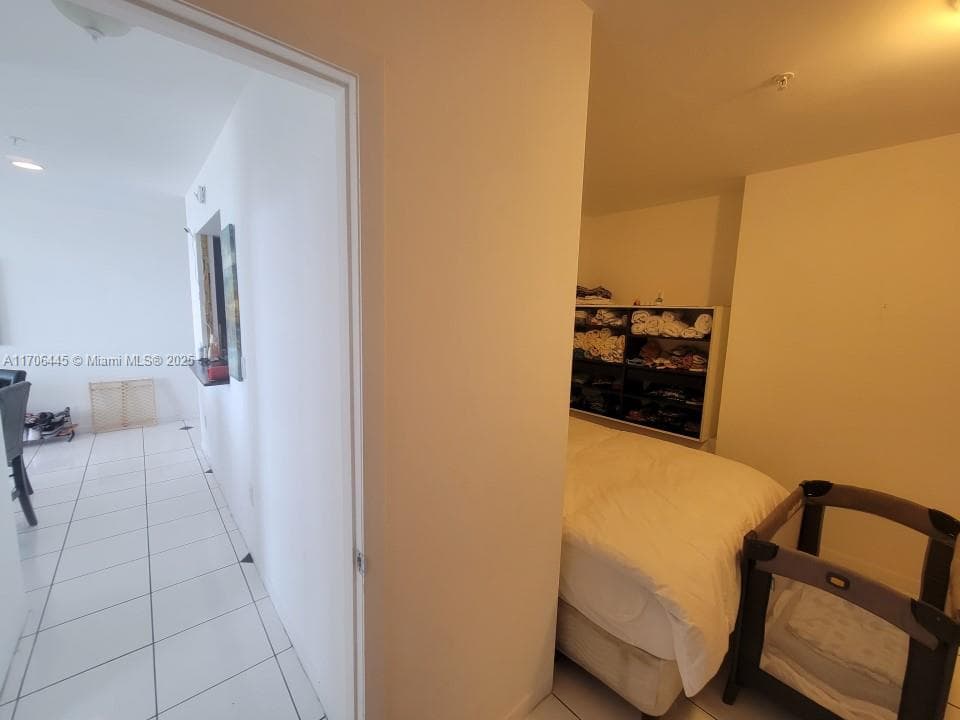 5601 Collins Ave # 9, Miami Beach FL 33140 — 17