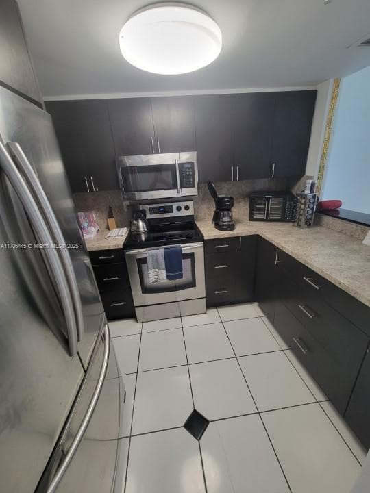 5601 Collins Ave # 9, Miami Beach FL 33140 — 36