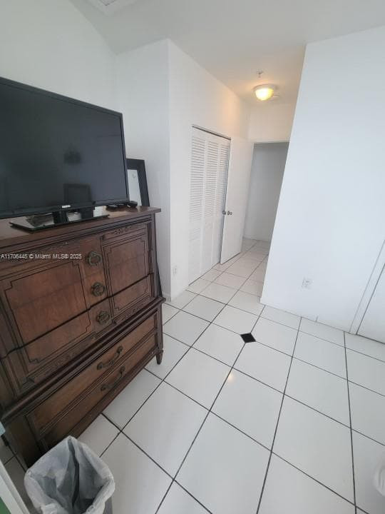 5601 Collins Ave # 9, Miami Beach FL 33140 — 20