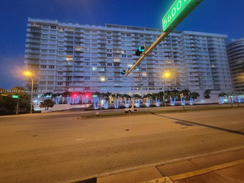 5601 Collins Ave # 9, Miami Beach FL 33140 — 9