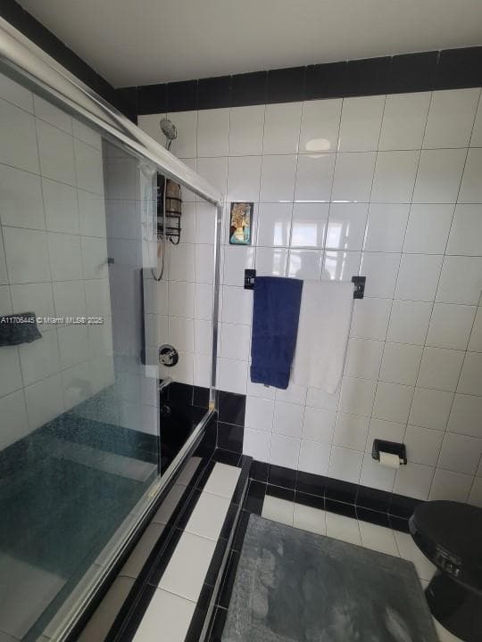 5601 Collins Ave # 9, Miami Beach FL 33140 — 24