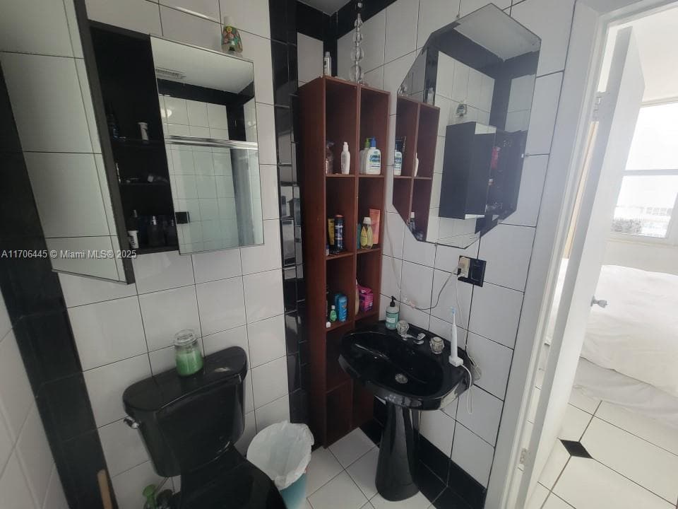 5601 Collins Ave # 9, Miami Beach FL 33140 — 30