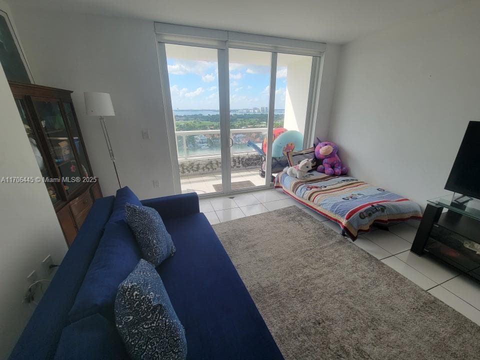 5601 Collins Ave # 9, Miami Beach FL 33140 — 10
