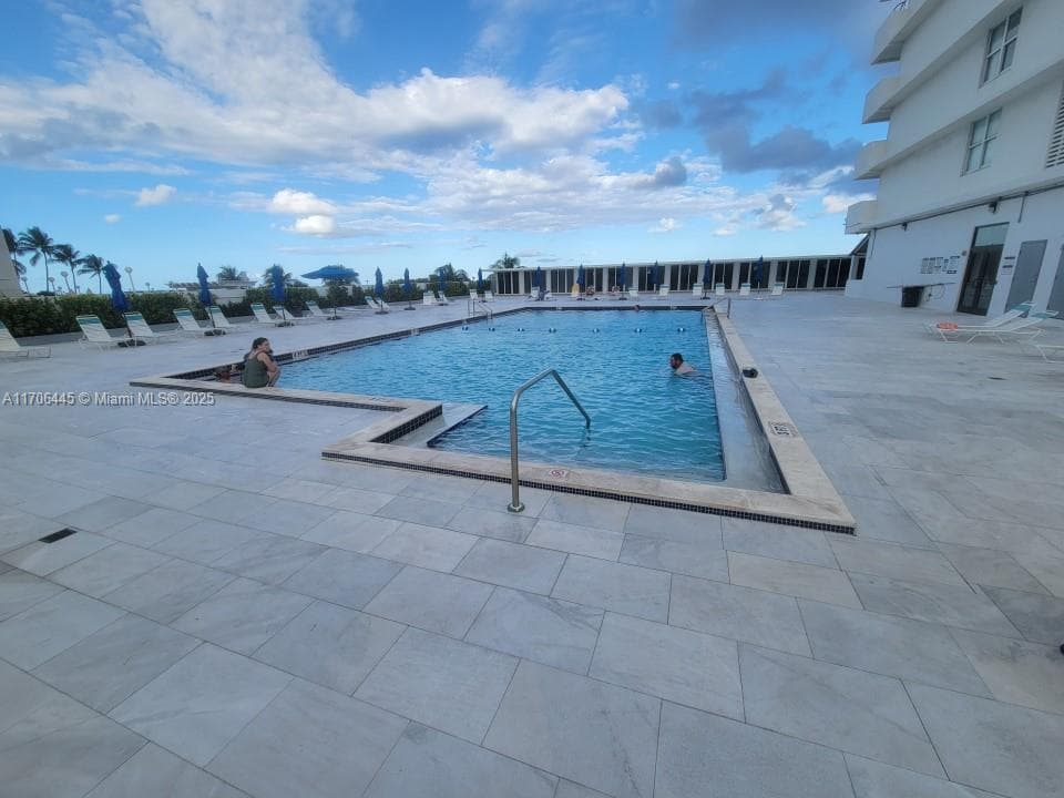 5601 Collins Ave # 9, Miami Beach FL 33140 — 41