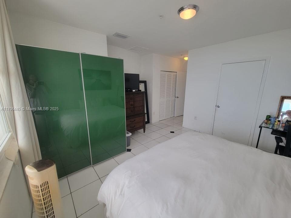 5601 Collins Ave # 9, Miami Beach FL 33140 — 18