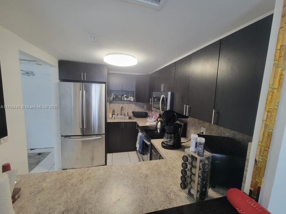 5601 Collins Ave # 9, Miami Beach FL 33140 — 37