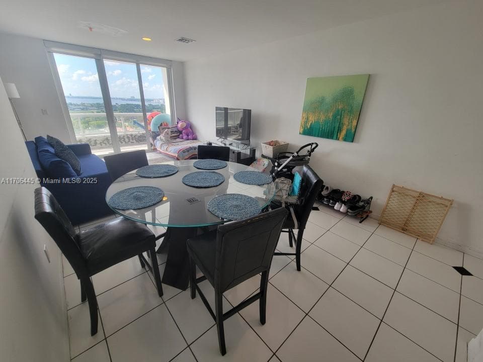 5601 Collins Ave # 9, Miami Beach FL 33140 — 15
