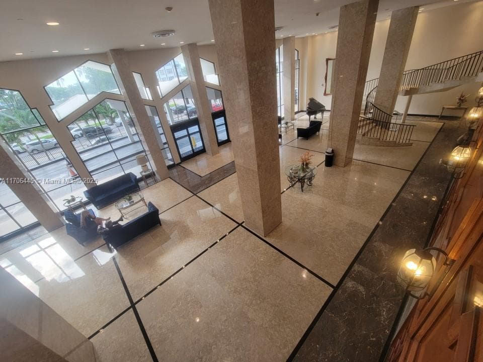 5601 Collins Ave # 9, Miami Beach FL 33140 — 44