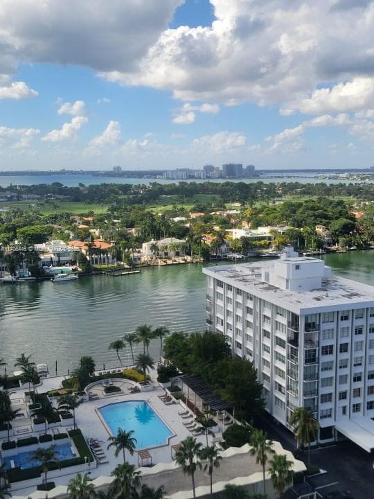 5601 Collins Ave # 9, Miami Beach FL 33140 — 4