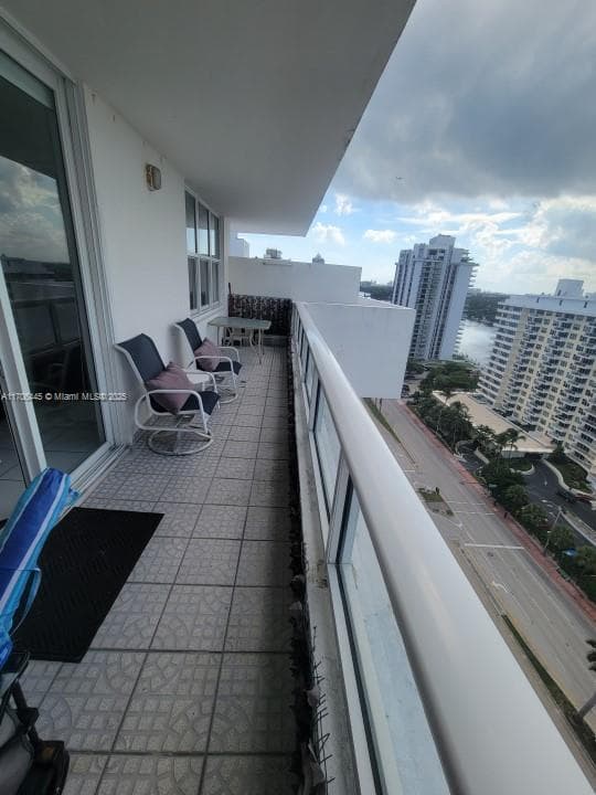 5601 Collins Ave # 9, Miami Beach FL 33140 — 8
