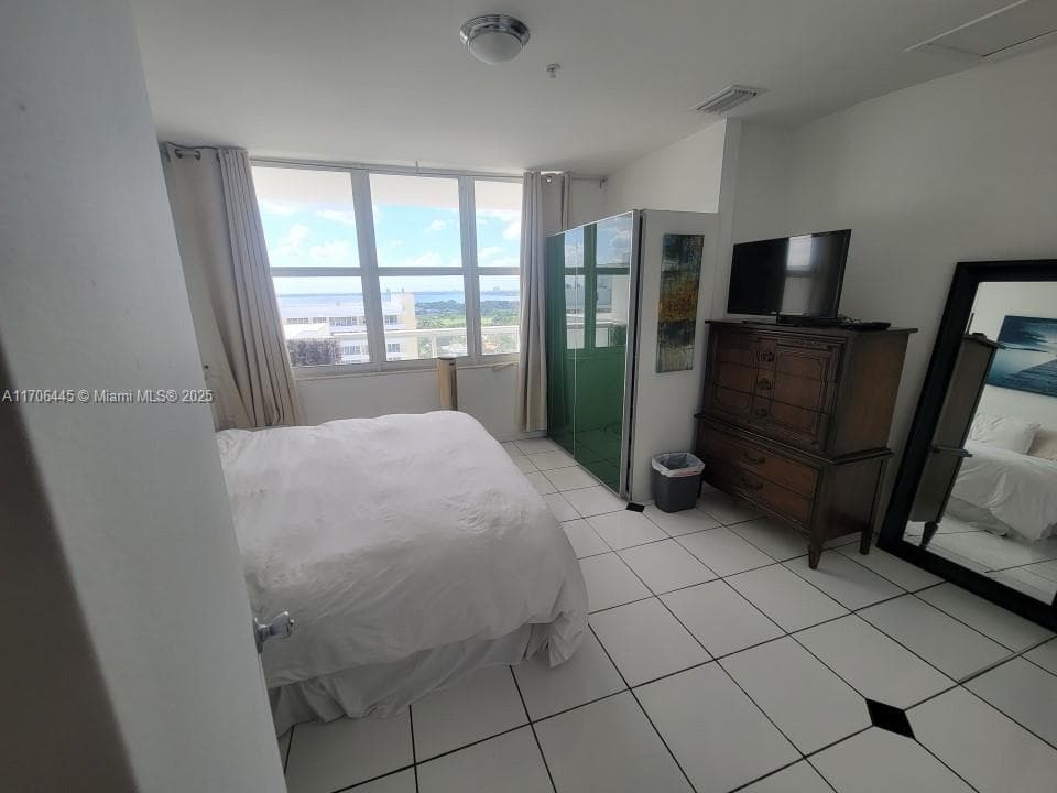 5601 Collins Ave # 9, Miami Beach FL 33140 — 25
