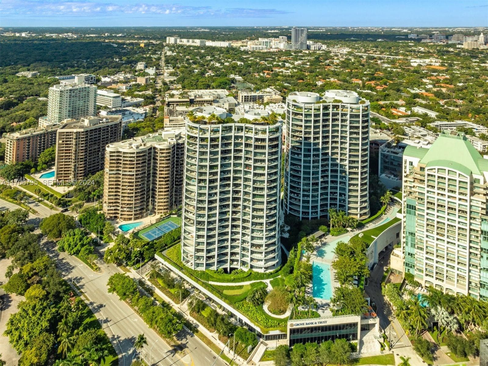 2811 S Bayshore Dr, Miami FL 33133 — 30