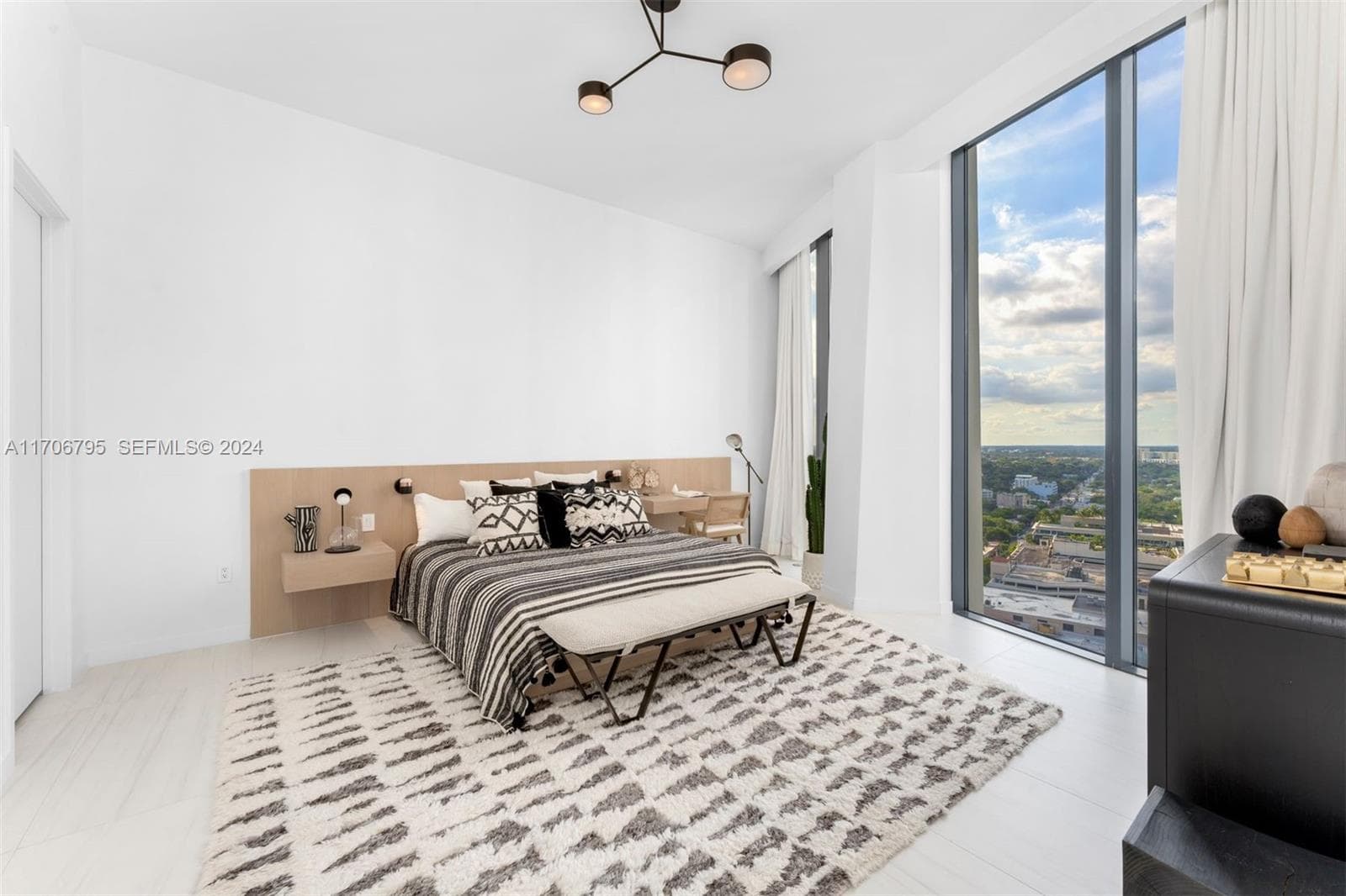 2811 S Bayshore Dr, Miami FL 33133 — 19