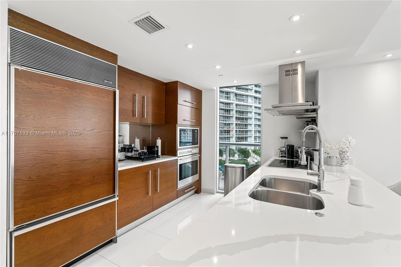 495 Brickell Ave # 1702, Miami FL 33131 — 16