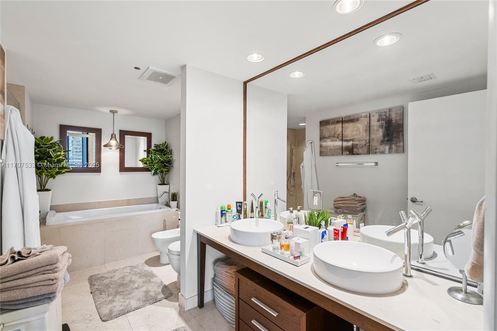 495 Brickell Ave # 1702, Miami FL 33131 — 32