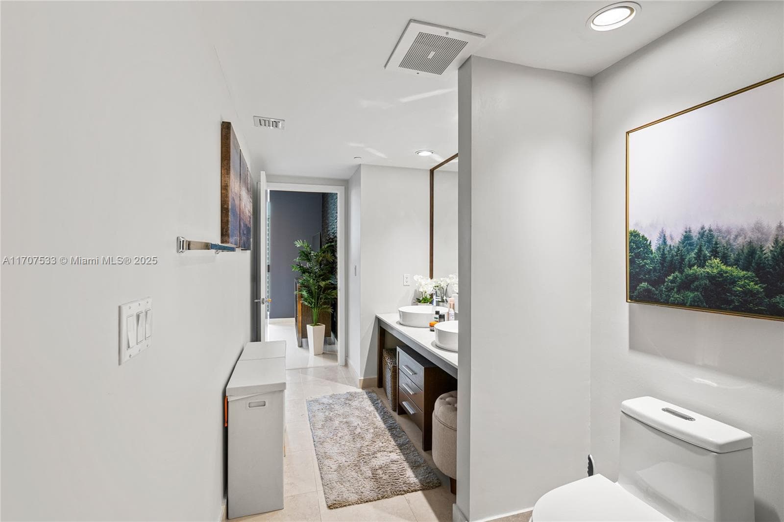 495 Brickell Ave # 1702, Miami FL 33131 — 37