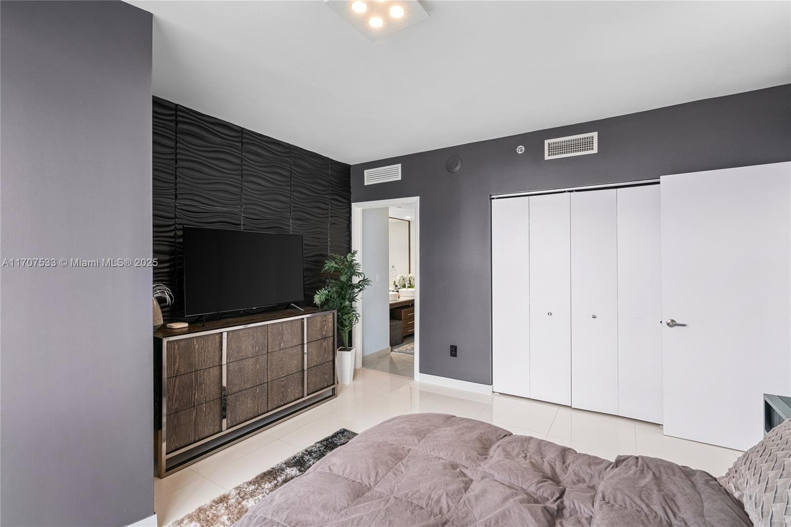495 Brickell Ave # 1702, Miami FL 33131 — 29