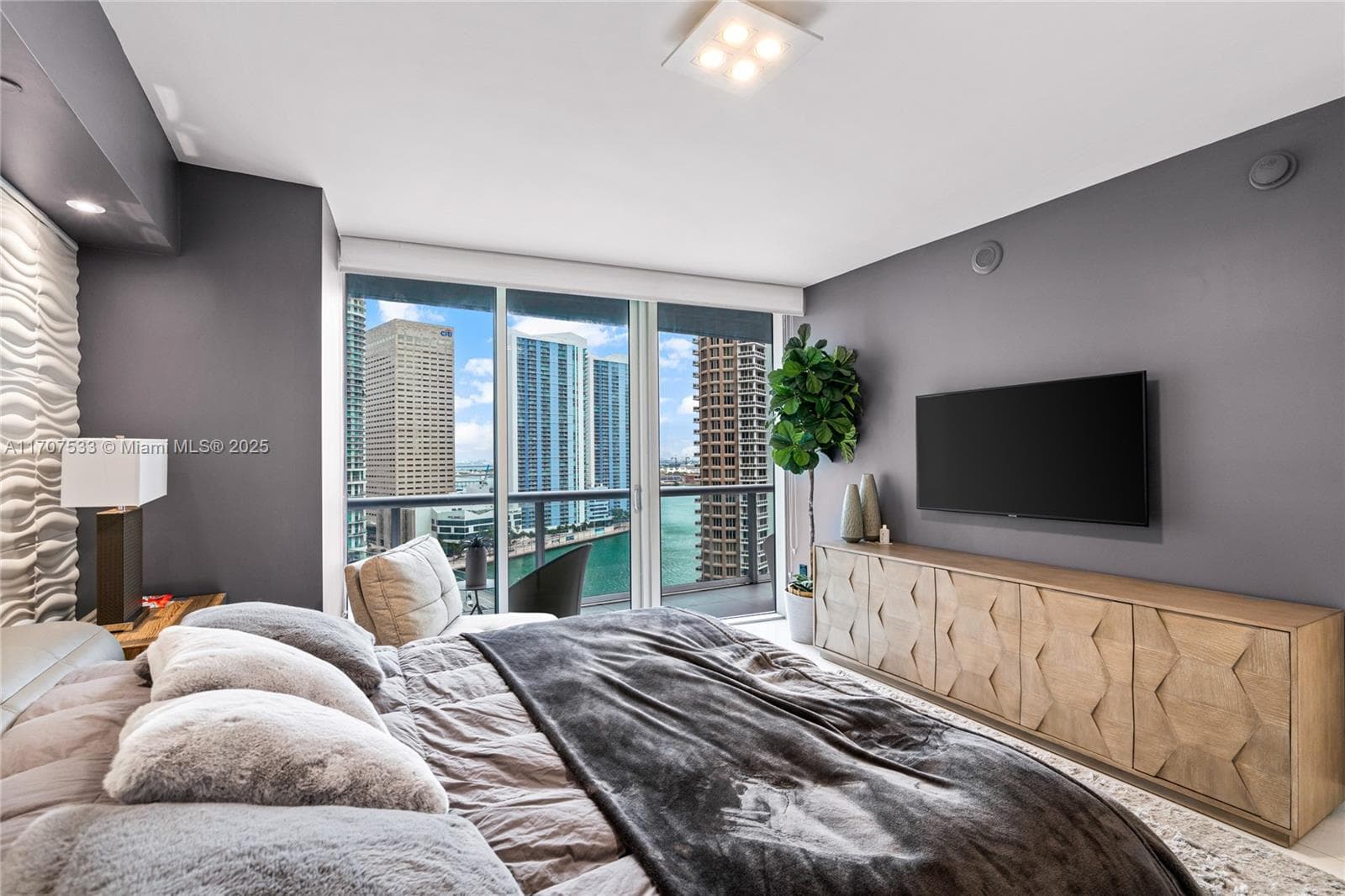 495 Brickell Ave # 1702, Miami FL 33131 — 25