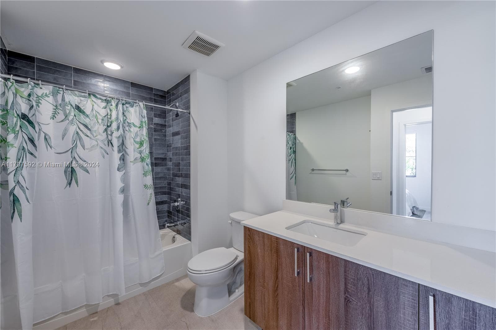 1080 NE 215th St # 519, Unincorporated Dade County FL 33179 — 17