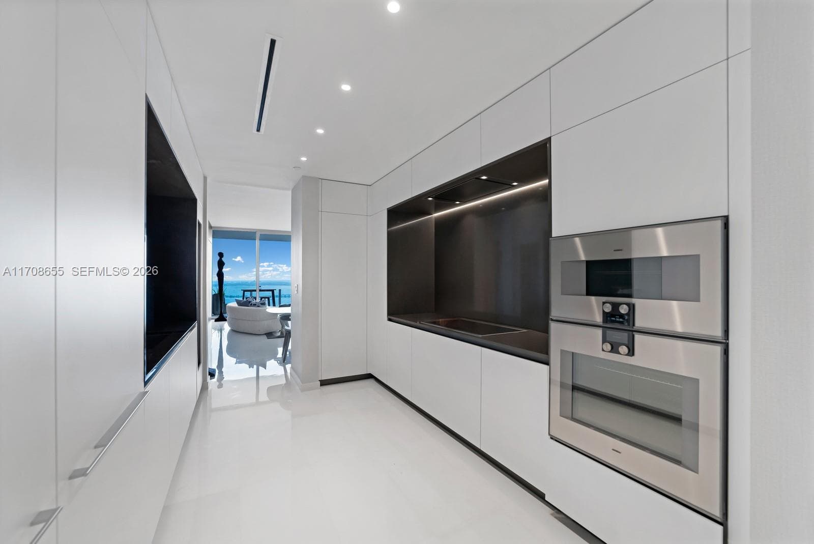300 Biscayne Blvd Way # 4703, Miami FL 33131 — 17