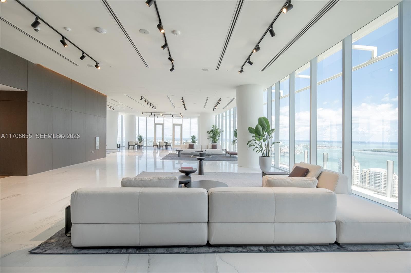 300 Biscayne Blvd Way # 4703, Miami FL 33131 — 71