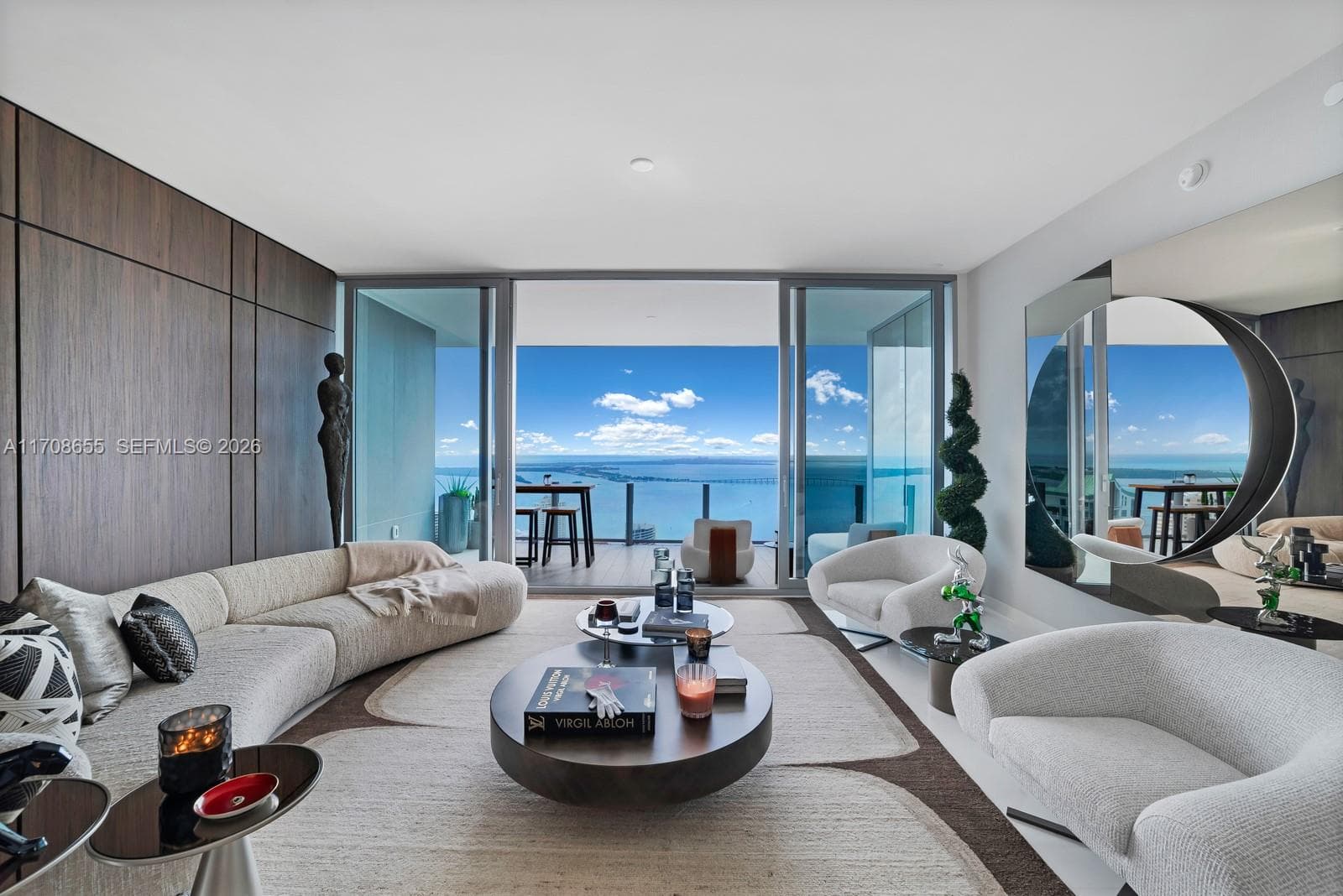 300 Biscayne Blvd Way # 4703, Miami FL 33131 — 1