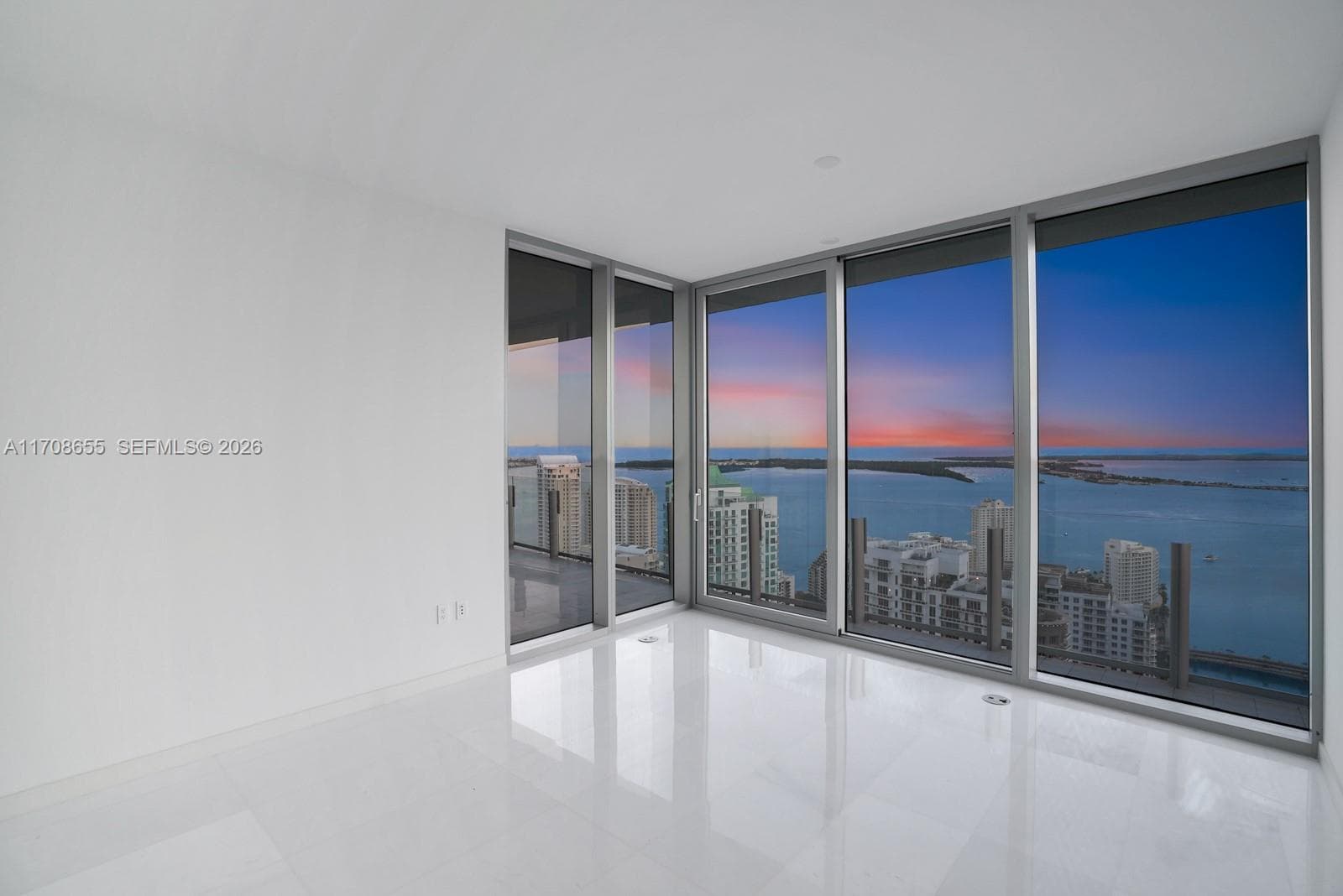 300 Biscayne Blvd Way # 4703, Miami FL 33131 — 34