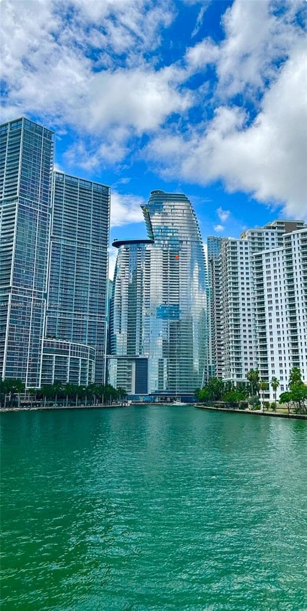 300 Biscayne Blvd Way # 4703, Miami FL 33131 — 82