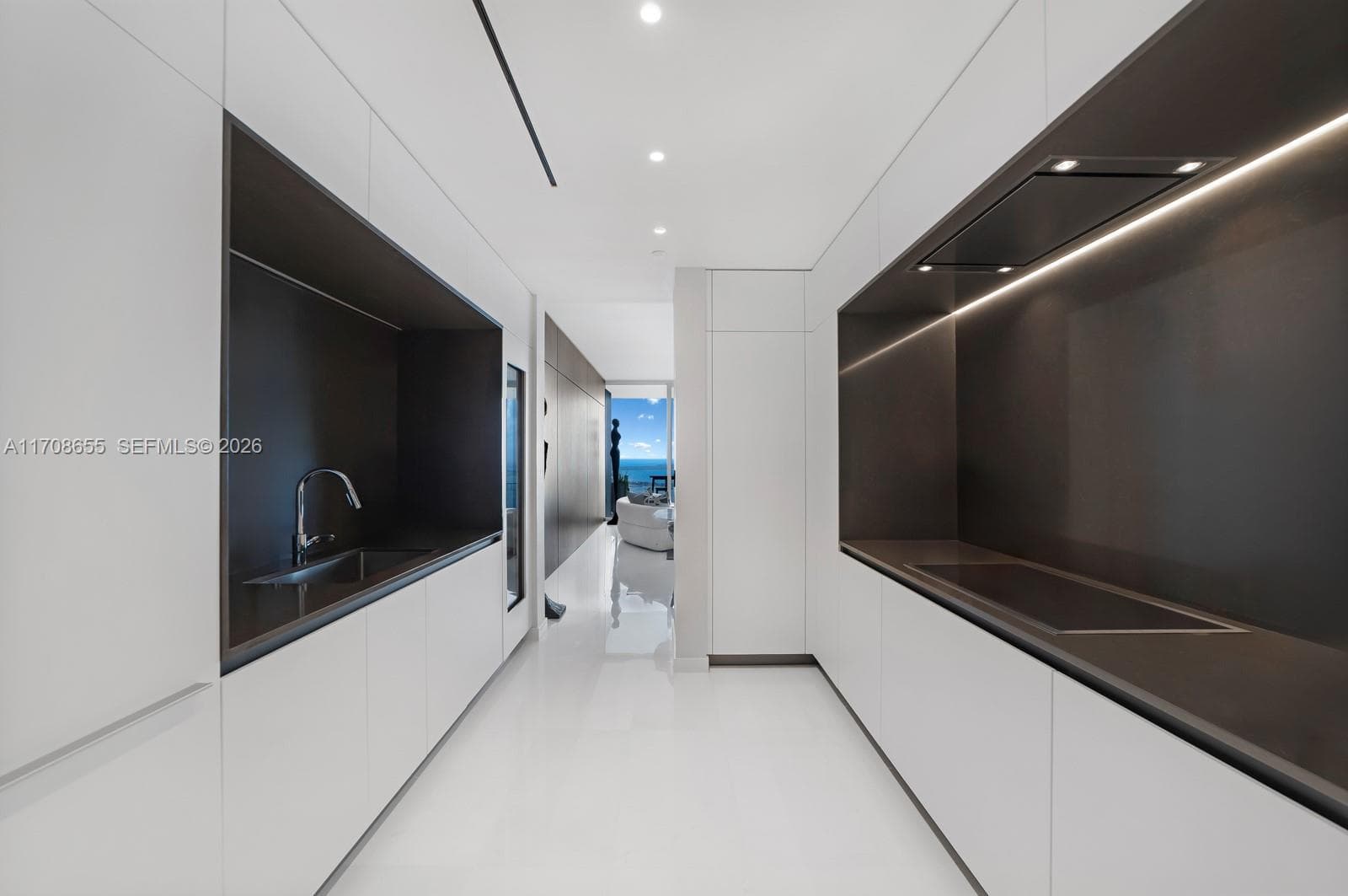 300 Biscayne Blvd Way # 4703, Miami FL 33131 — 18