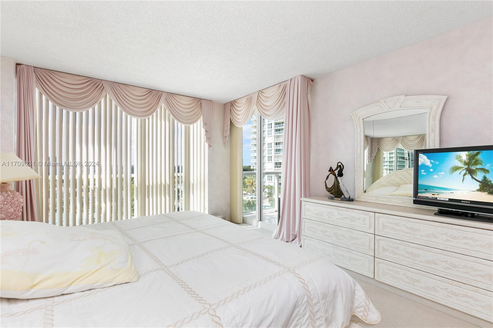 16400 Collins Ave # 745, Sunny Isles Beach FL 33160 — 25