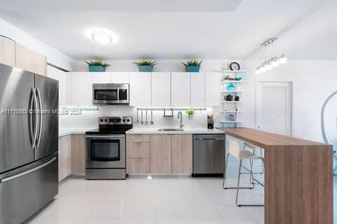 100 Lincoln Rd # 739, Miami Beach FL 33139 — 6