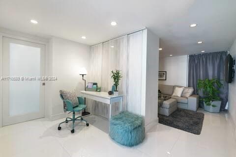 100 Lincoln Rd # 739, Miami Beach FL 33139 — 18
