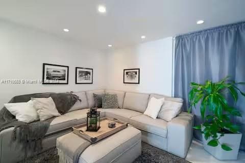 100 Lincoln Rd # 739, Miami Beach FL 33139 — 19